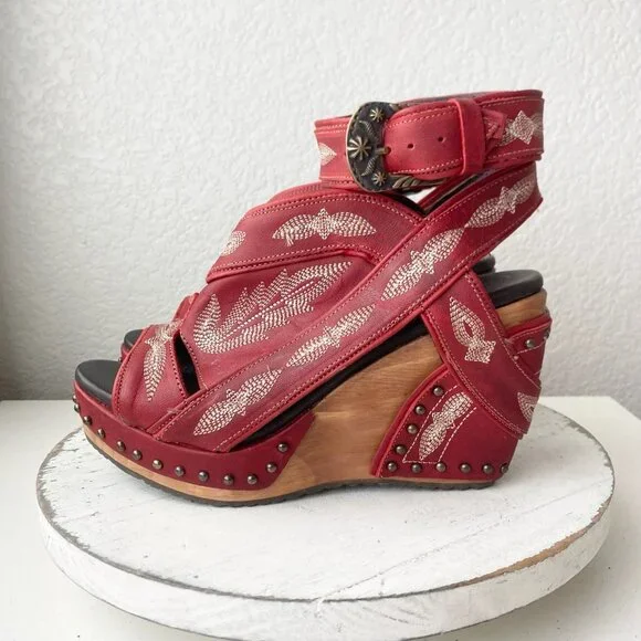 Red Embroidered Women's Wedges - Picture 4 of 12